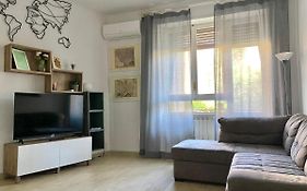 Twelveholly Apartment